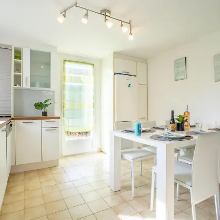 Les Aloes By Interhome